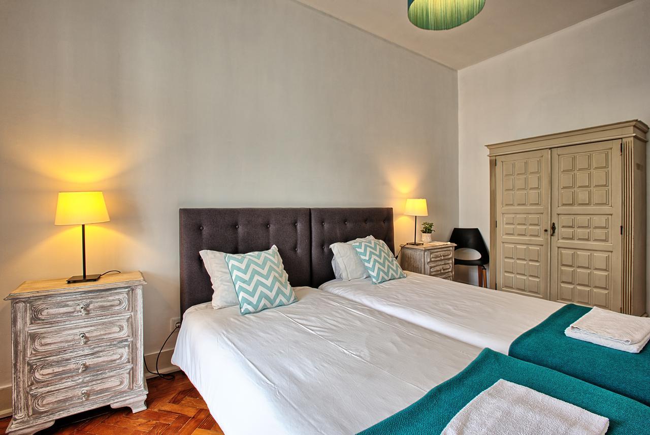 Sao Pedro 30 Guests Apartment Lisbon Exterior photo