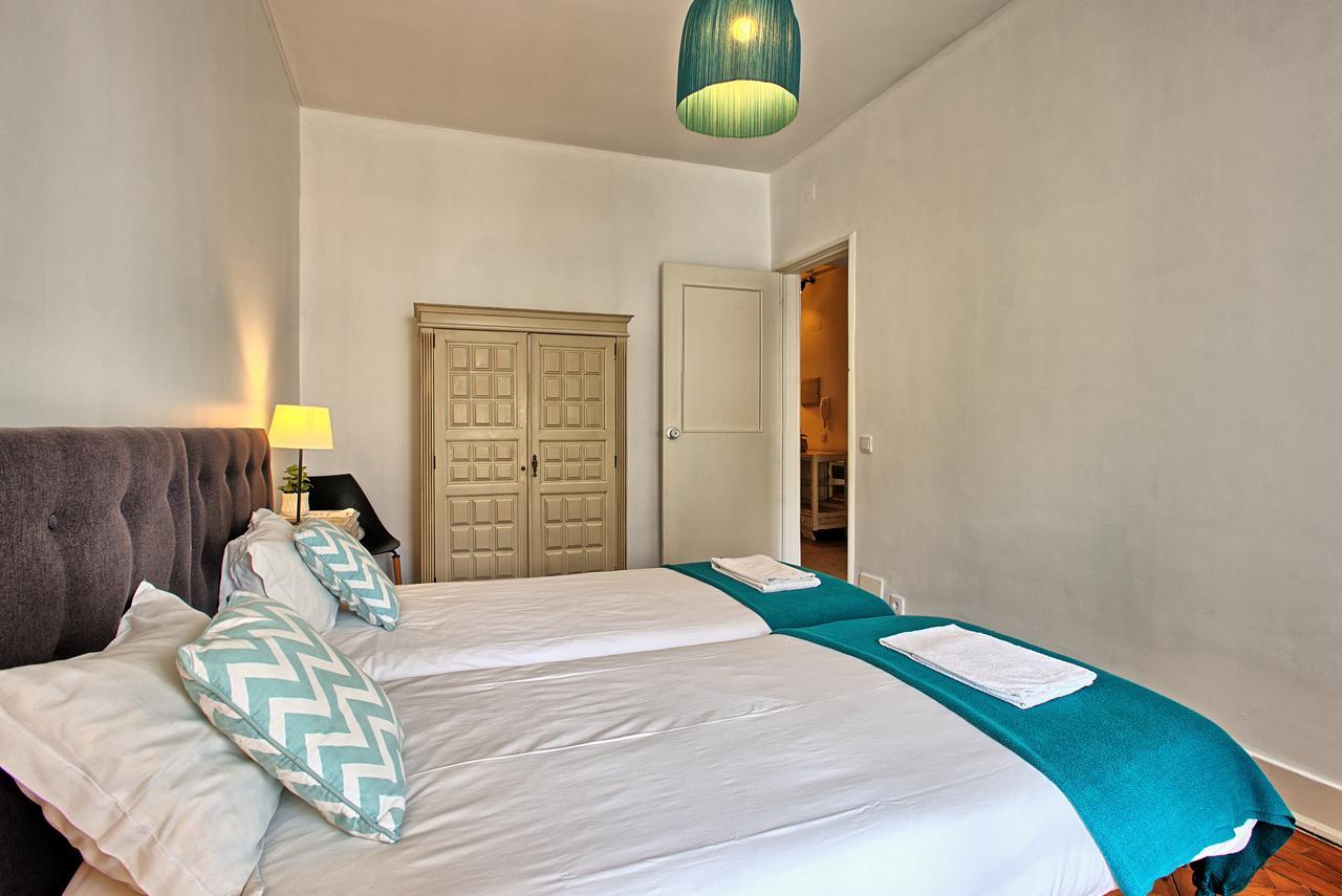 Sao Pedro 30 Guests Apartment Lisbon Exterior photo